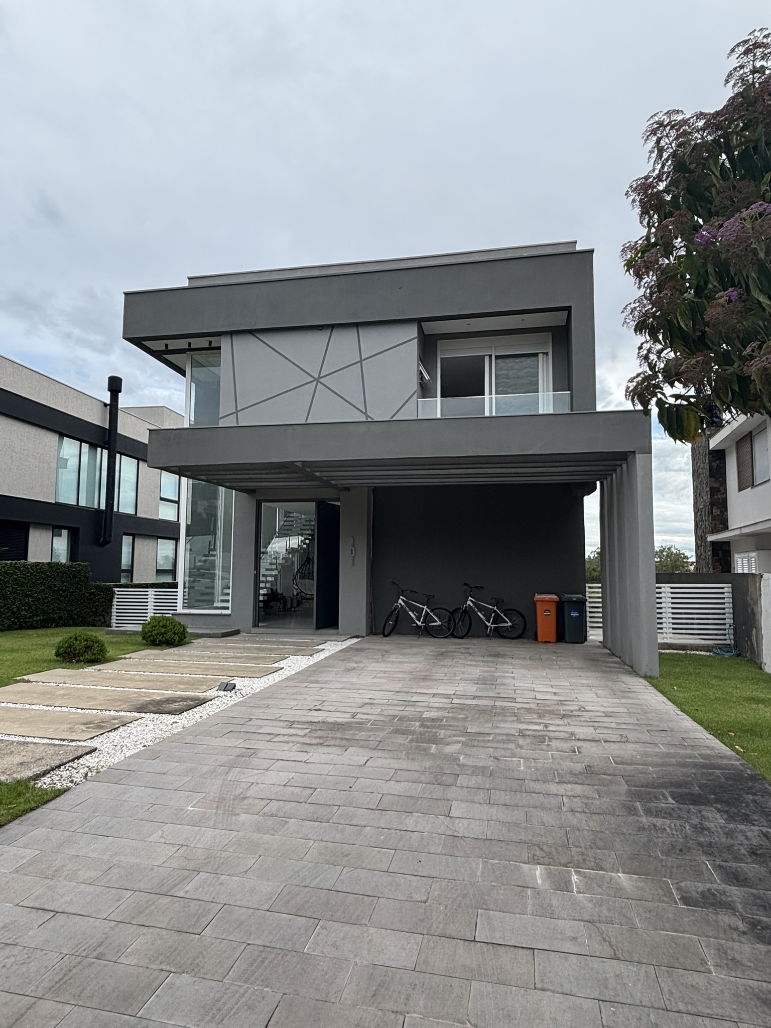 Casa mobiliada no Toscana | 309 m², vista para o Guaíba e área de preservação
